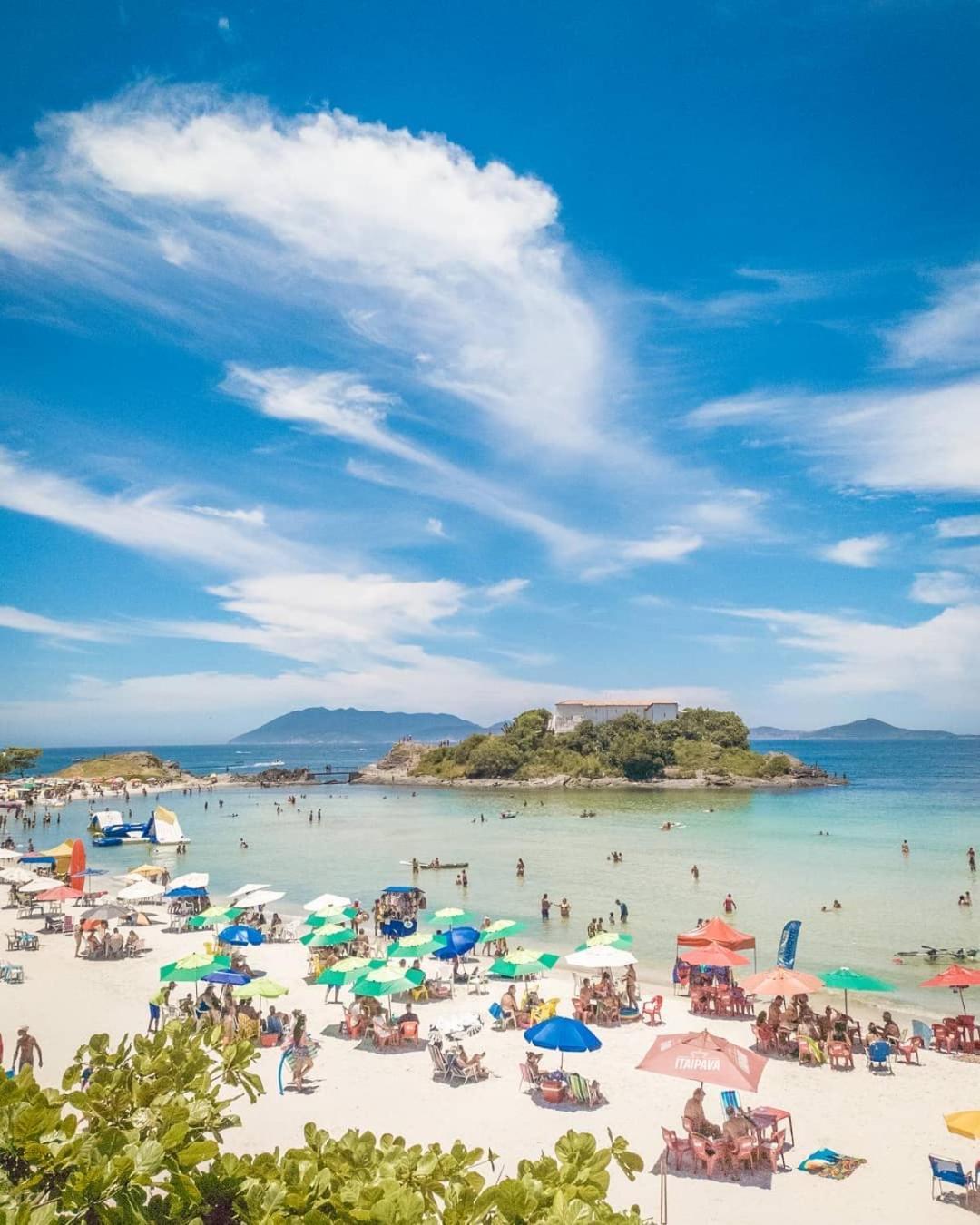 Apt 5 Minutos Praia Do Forte - Ar Condicionado カボ・フリオ エクステリア 写真